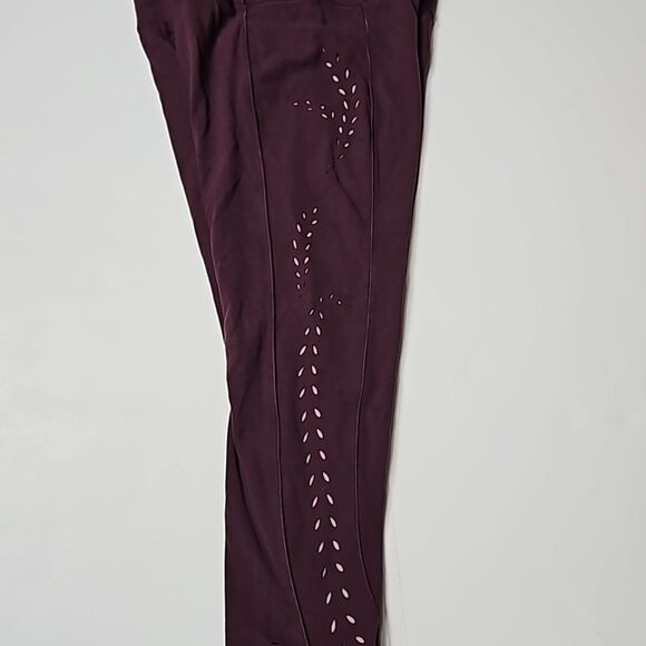 Athleta Salutation Stash Pocket II Laser Cut 7/8 Tight size M - Picture 7 of 7